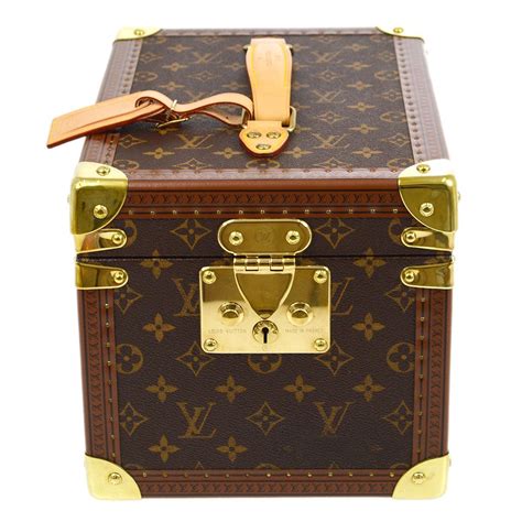 lv makeup trunk